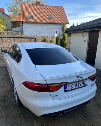 Jaguar XF cena 63000 przebieg: 137000, rok produkcji 2017 z Białystok małe 37